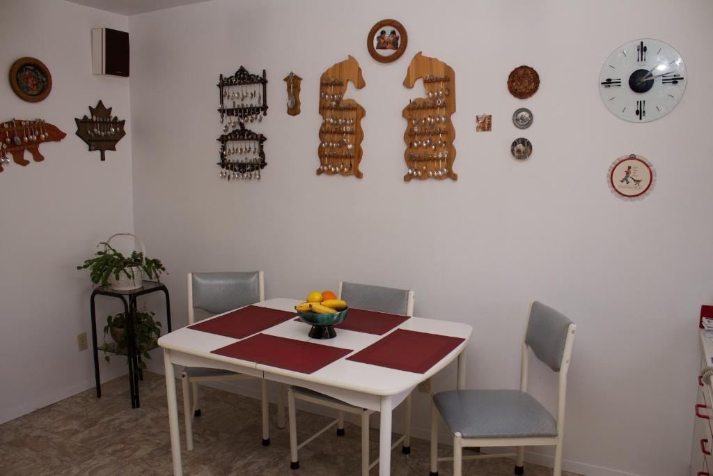 Cozy Nest Bed & Breakfast YYC Екстериор снимка