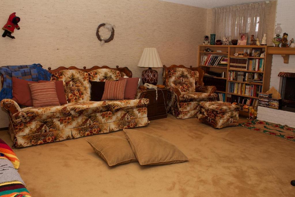 Cozy Nest Bed & Breakfast YYC Екстериор снимка